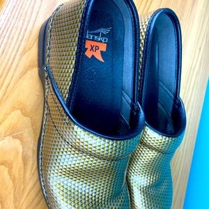 **MAKE OFFER** Dansko XP Women’s Size 42
